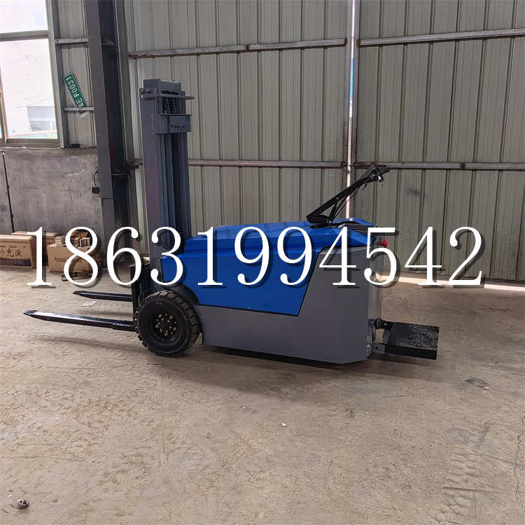 抚松县全电动叉车插腿式堆高车液压装卸车1.5吨升高小型站驾式铲车